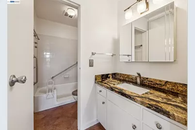 455 Crescent St #202, Oakland, CA 94610 - Photo 21