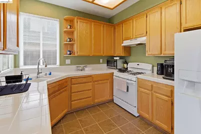 1316 Summer Grove Cir, Fairfield, CA 94534 - Photo 13