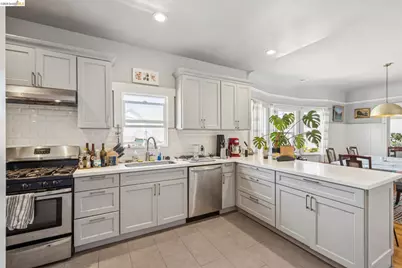 5401 Genoa, Oakland, CA 94611 - Photo 17