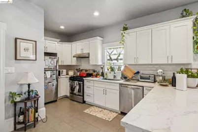 5401 Genoa, Oakland, CA 94611 - Photo 35