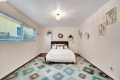 2515 Oliver Ave, Oakland, CA 94605 - Photo 23