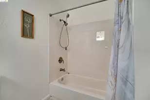 2515 Oliver Ave, Oakland, CA 94605 - Photo 19