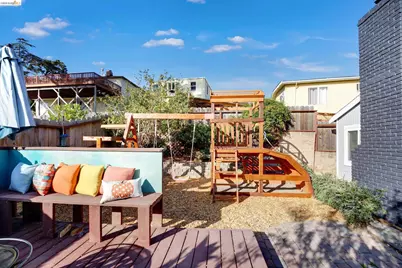 2515 Oliver Ave, Oakland, CA 94605 - Photo 9