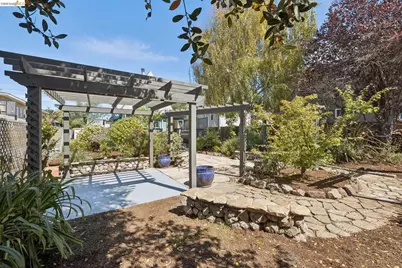 915 63rd St, Oakland, CA 94608 - Photo 61