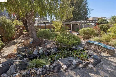 915 63rd St, Oakland, CA 94608 - Photo 53