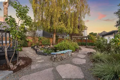915 63rd St, Oakland, CA 94608 - Photo 83