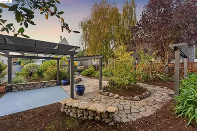 915 63rd St, Oakland, CA 94608 - Photo 85