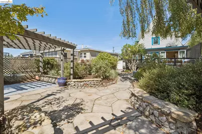 915 63rd St, Oakland, CA 94608 - Photo 57