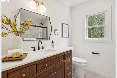 915 63rd St, Oakland, CA 94608 - Photo 45