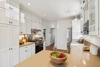 915 63rd St, Oakland, CA 94608 - Photo 25