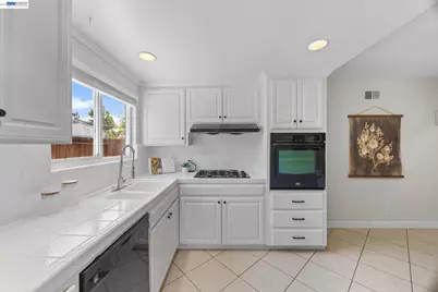 5582 Jonathan Dr, Newark, CA 94560 - Photo 15