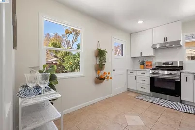 16081 Via Media, San Lorenzo, CA 94580 - Photo 5