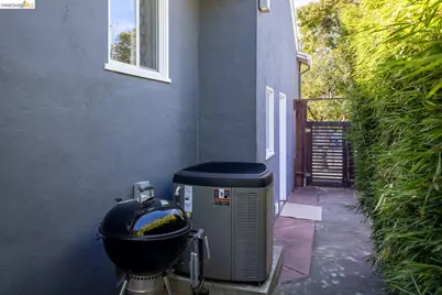 7542 Valentine St, Oakland, CA 94605 - Photo 27