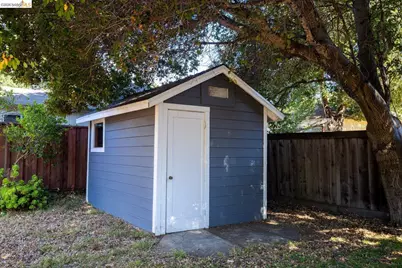 7542 Valentine St, Oakland, CA 94605 - Photo 31