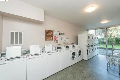 320 Lee St #303, Oakland, CA 94610 - Photo 35