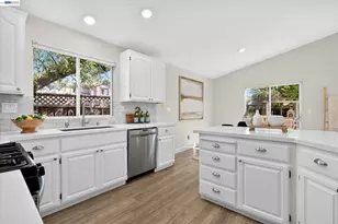 8039 Canyon Creek Cir, Pleasanton, CA 94588 - Photo 15