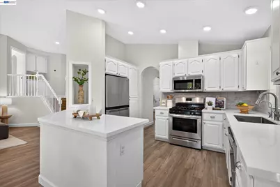 8039 Canyon Creek Cir, Pleasanton, CA 94588 - Photo 13