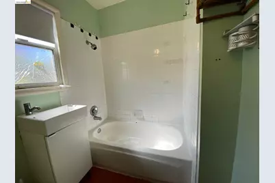 2814 Roosevelt Ave, Richmond, CA 94804 - Photo 13