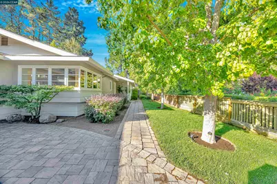 3237 Driftwood Dr, Lafayette, CA 94549 - Photo 3