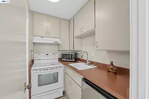 400 Davey Glen Rd, Belmont, CA 94002 - Photo 17