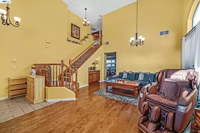 15100 Shining Star Ln, San Leandro, CA 94579 - Photo 5