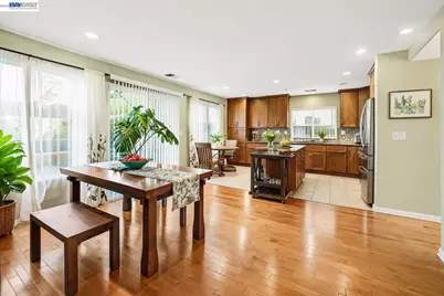 15100 Shining Star Ln, San Leandro, CA 94579 - Photo 7