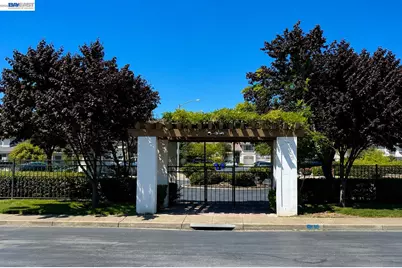 15100 Shining Star Ln, San Leandro, CA 94579 - Photo 31