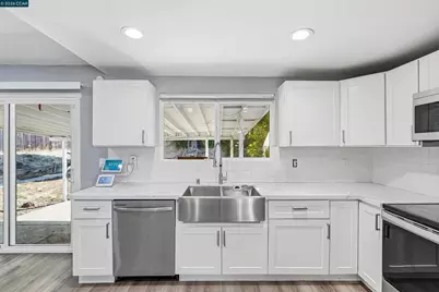 240 Power Drive, Vallejo, CA 94589 - Photo 9