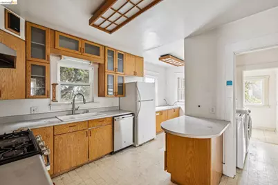 5621 Roberts Ave, Oakland, CA 94605 - Photo 5