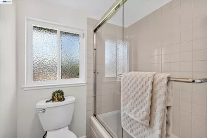 1740 Argonne Dr, Concord, CA 94518 - Photo 31