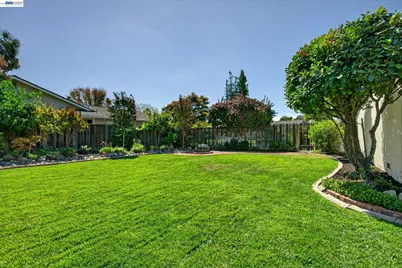1740 Argonne Dr, Concord, CA 94518 - Photo 45