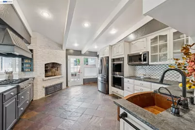 6427 Ascot Dr, Oakland, CA 94611 - Photo 5
