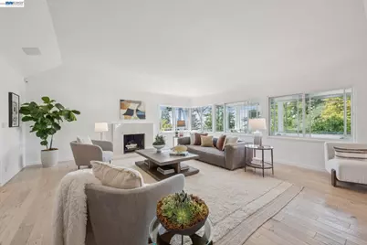 6427 Ascot Dr, Oakland, CA 94611 - Photo 19