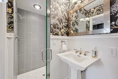 6427 Ascot Dr, Oakland, CA 94611 - Photo 45