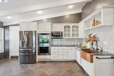 6427 Ascot Dr, Oakland, CA 94611 - Photo 27