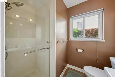 5709 Walnut Street, Oakland, CA 94605 - Photo 17