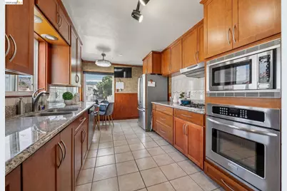5709 Walnut Street, Oakland, CA 94605 - Photo 5
