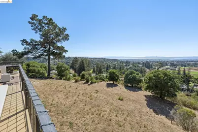 10592 Englewood Dr, Oakland, CA 94605 - Photo 53