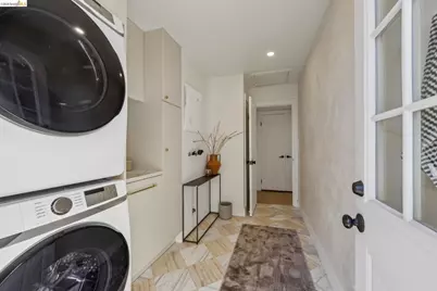 10592 Englewood Dr, Oakland, CA 94605 - Photo 45