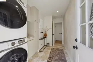10592 Englewood Dr, Oakland, CA 94605 - Photo 45