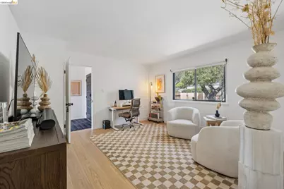 10592 Englewood Dr, Oakland, CA 94605 - Photo 39