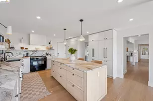 10592 Englewood Dr, Oakland, CA 94605 - Photo 19