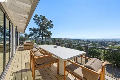 10592 Englewood Dr, Oakland, CA 94605 - Photo 51