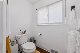 10592 Englewood Dr, Oakland, CA 94605 - Photo 37