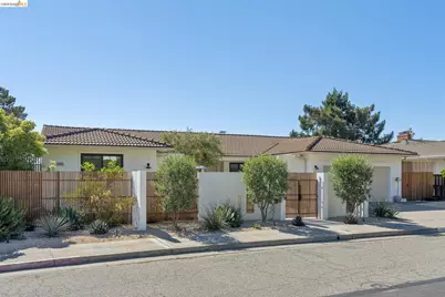 10592 Englewood Dr, Oakland, CA 94605 - Photo 3