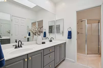 557 Hiller Dr, Oakland, CA 94618 - Photo 33