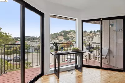 557 Hiller Dr, Oakland, CA 94618 - Photo 11