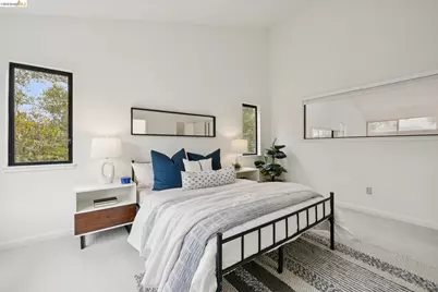 557 Hiller Dr, Oakland, CA 94618 - Photo 31