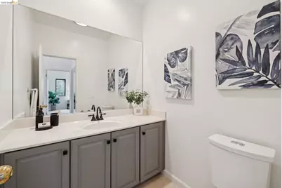 557 Hiller Dr, Oakland, CA 94618 - Photo 39