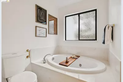 557 Hiller Dr, Oakland, CA 94618 - Photo 37
